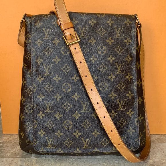 Louis Vuitton Handbags - Louis Vuitton mono mussette GM crossbody bag